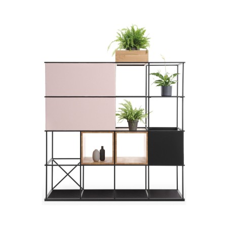 Étagère acier 4x4 modulable pour accueil et bureau Saar Modules avec plantes et panneaux tissu.