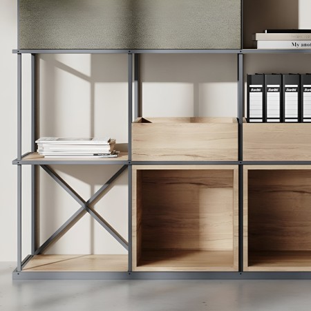 Rangement en acier et bois avec étagères Saar dans un open space à Berne.