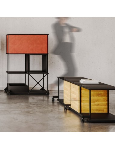 Étagère Saar sur roulettes utilisée en rangement léger espace de coworking à Lausanne.