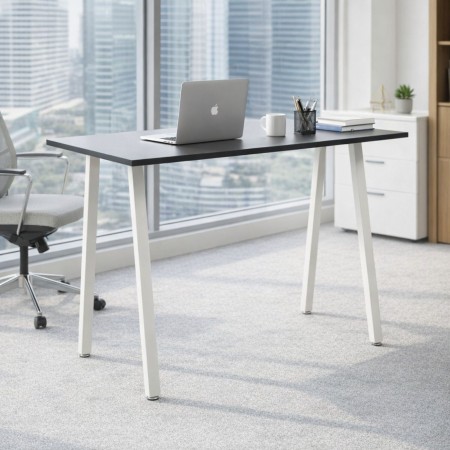 Table haute rectangulaire dans un bureau - Orte