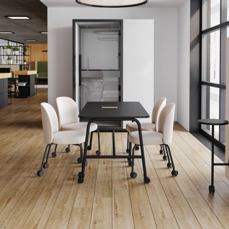 Table rectangulaire en salle de réunion contemporaine - Spin