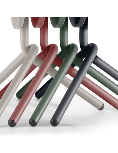 Détail piètement et structure métallique colorée - Tables:out