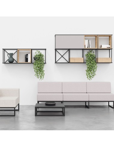 Étagère murale Saar Hang 4x2 design industriel avec accessoires en tissu et bois en salle d'attente à Berne.