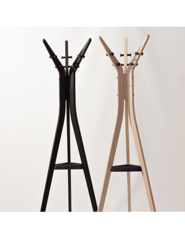 Porte-manteau design TRESPOLY dans un espace de coworking.