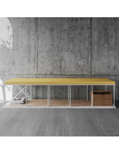 Banc avec rangement bas Saar dans un espace d’accueil à Lausanne.