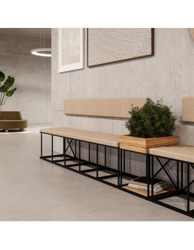 Banc de rangement bas Saar dans un espace lounge à Zurich