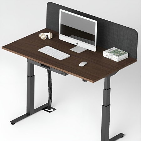 Bureau assis-debout noir avec écran, clavier, souris et cloison de séparation noire Q-Active.