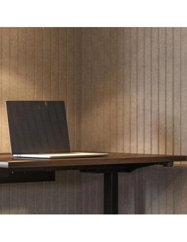 Bureau Q-ACTIVE avec plateau bois foncé et commande digitale intégrée.