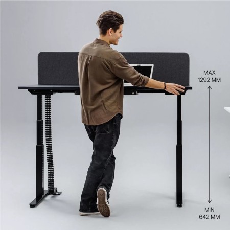 Bureau réglable en hauteur avec cloison noire, plage de 642 à 1292 mm Q-Active.