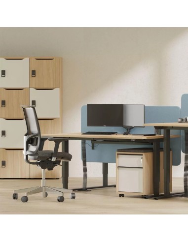 Bureau EASY avec cloison bleue, chaise DIVA et casiers CHOICE à code
