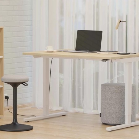 Bureau EASY réglable avec tabouret SWAY et pouf GIRO en home office