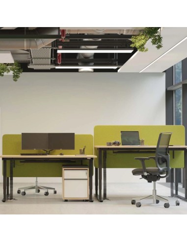 Bureaux EASY avec cloisons vertes, chaises DIVA et caissons de rangement à Martigny.