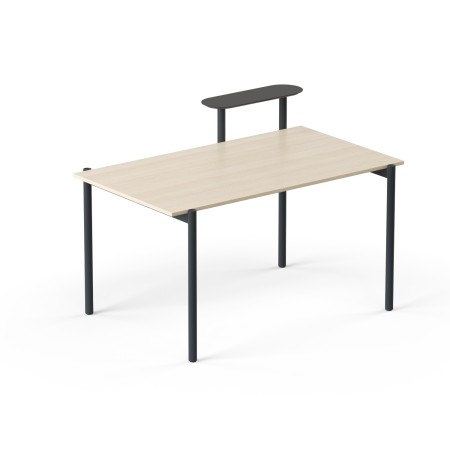Bureau en bois clair avec piètement noir et tablette surélevée intégrée design Zedo.