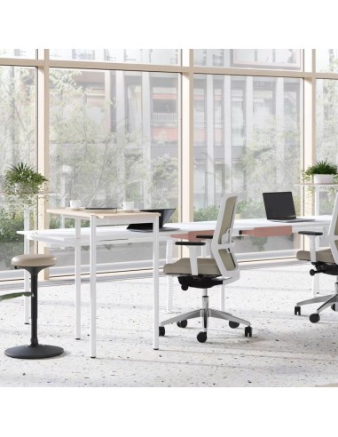 Bureau ZEDO compact dans un espace de travail moderne à Lausanne.