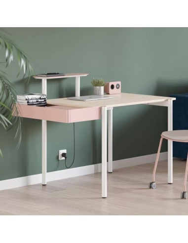 Poste ZEDO avec accessoires et gestion des câbles dans un bureau à Zurich.