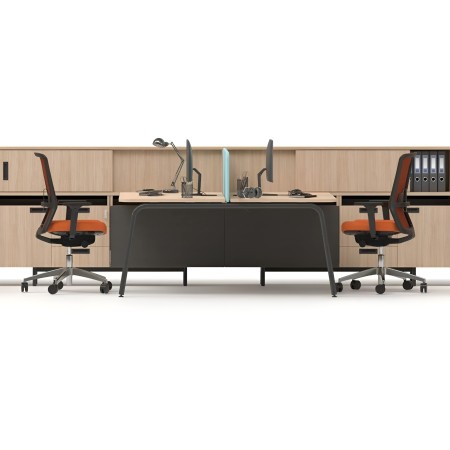 Bureaux partagés avec rangements bois et chaises de bureau orange ergonomiques ROUND