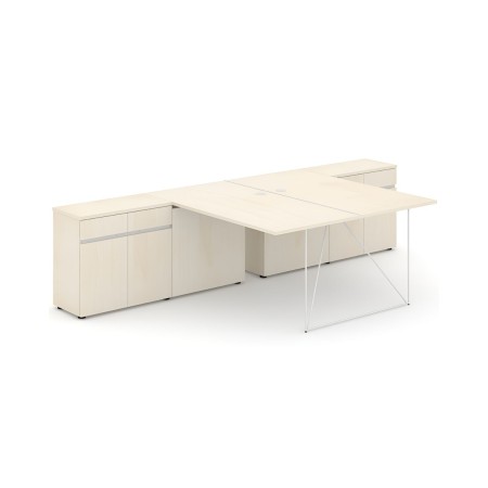 Bureau partagé en bois clair avec rangements intégrés et piétement métallique blanc AIR.