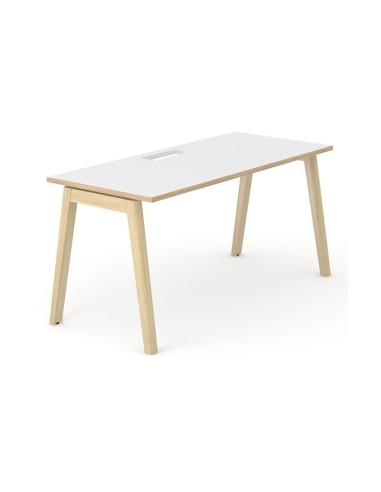 Bureau droit NOVA Wood blanc avec pieds en frêne naturel.
