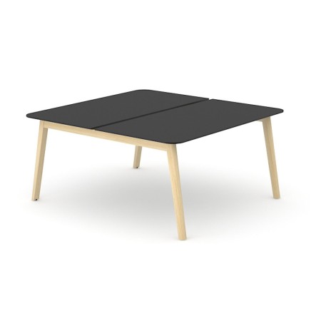 Bureau bench noir NOVA Wood avec piètement en bois naturel.