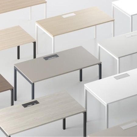 Bureaux modernes avec passe-câbles, disponibles en plusieurs coloris et finitions Nova U.