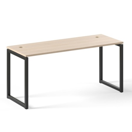 Bureau bois clair avec pieds en métal noir type O et deux passe-câbles ronds