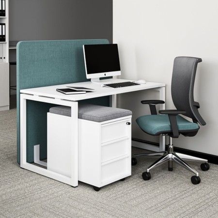 Bureau NOVA O avec plateau bois clair et piètement métal noir. 2