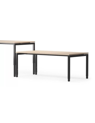 Bureaux rectangulaires en bois avec piétement métallique noir réglable en hauteur Nova H.