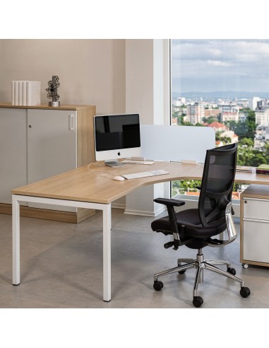 Bureau d’angle Nova U dans un espace de travail lumineux à Genève.