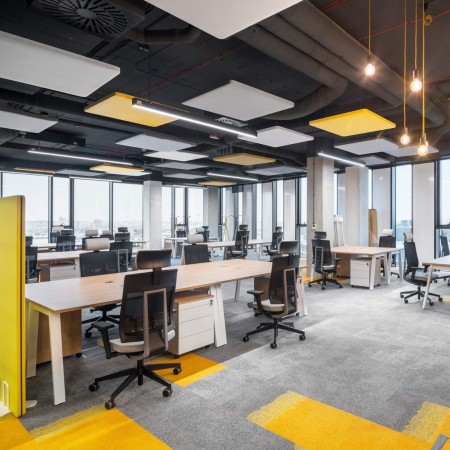 Panneaux acoustiques suspendus colorés en bureau - Selva Sky