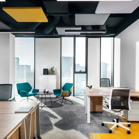 Panneaux acoustiques plafond en espace coworking moderne - Selva Sky