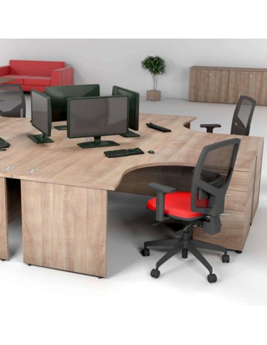 Bureau d’angle Optima Plus en îlot de travail dans un bureau professionnel à Genève.