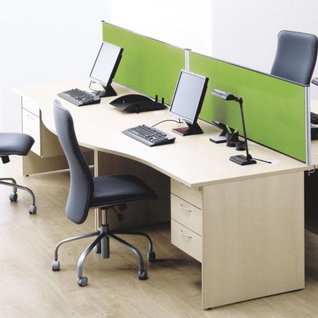 Bureau vague Optima Plus dans un espace de travail professionnel à Genève.