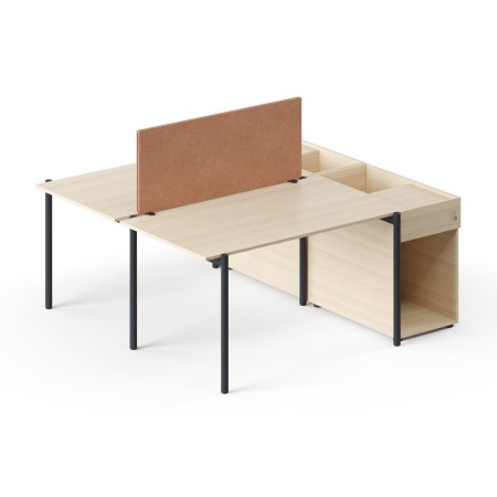 Bench de bureau double en bois clair avec cloison textile et rangements latéraux intégrés Zedo.