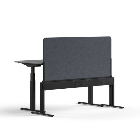 Power beam MURO noir avec écran acoustique gris foncé et prises intégrées pour poste de travail.