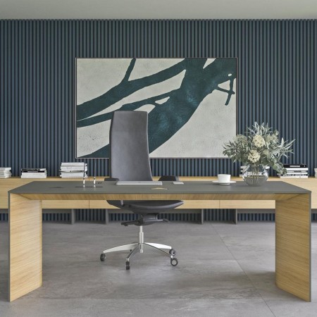 Bureau Move&Lead hauteur fixe avec plateau 1800 ou 2000 mm, passage de câbles discret et chargeur Qi. 2