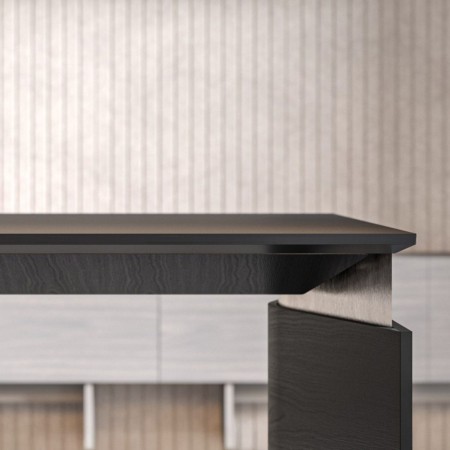 Détail du bureau de direction Move&Lead avec chargeur Qi intégré et gestion discrète des câbles.