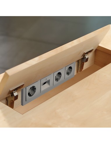 Bloc de prise caché dans le bureau professionnel AIR Executive avec pieds métal fin.