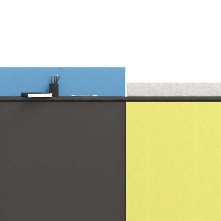 Comptoir d’accueil DOMINO en U avec panneaux personnalisables en mélamine, placage ou tissu.