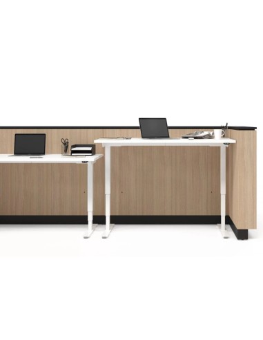 Bureau pour espace d'accueil assis-debout ICE avec façade en bois design.