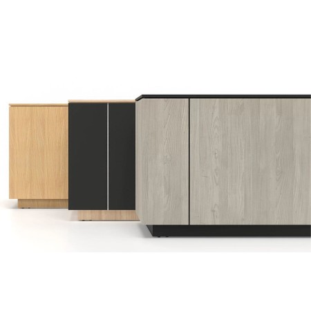 Coloris de la banque d’accueil ICE avec façade bois, plateau noir et insert décoratif minimaliste.