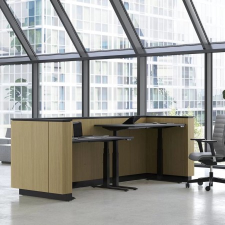 Comptoir d’accueil ICE avec bureau intégré dans un hall professionnel à Lausanne.