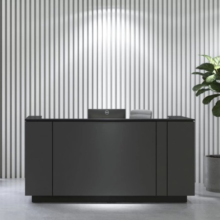 Mobilier d’accueil ICE en finition noire dans un espace de réception à Zurich.