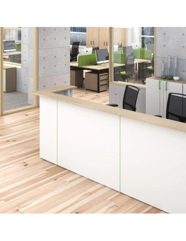 Comptoir d’accueil d’angle NOVA avec plateau bois clair dans un hall d’entreprise à Lausanne.