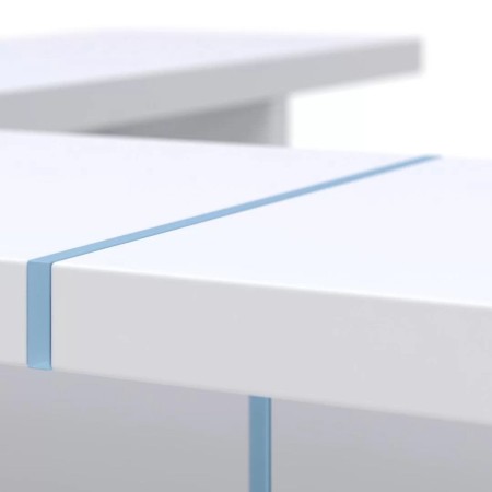 Détail de la banque d’accueil NOVA avec façade mélaminée blanche et insert Plexiglas vertical.