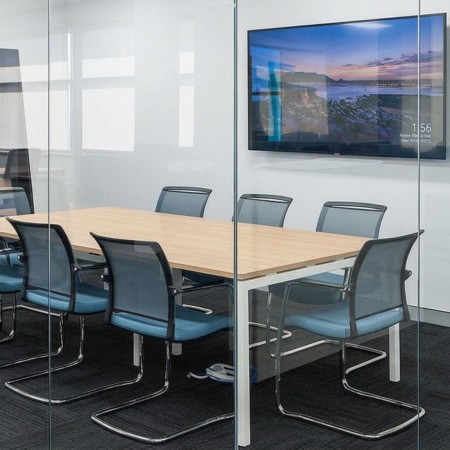 Chaise réunion résille accoudoirs piètement luge – DIVA 2