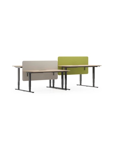 Écran de bureau EASY avec structure discrète et format large derrière plateau.