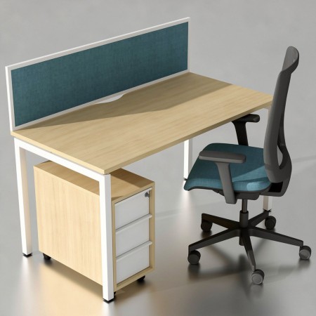 Écran acoustique frontal NOVA bleu avec cadre métal blanc sur bureau individuel dans un bureau moderne à Lausanne.