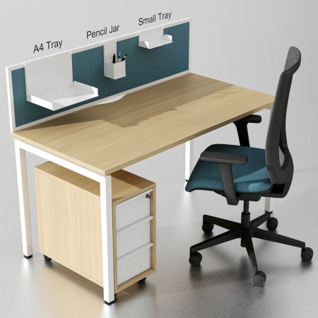 Écran frontal Nova Fabric with Metal Frame sur bureau individuel dans un espace de travail contemporain avec options.