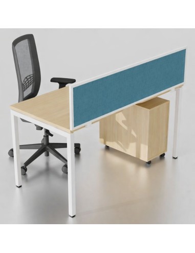 Panneau de séparation frontal NOVA installé sur un poste de travail professionnel en Suisse romande.