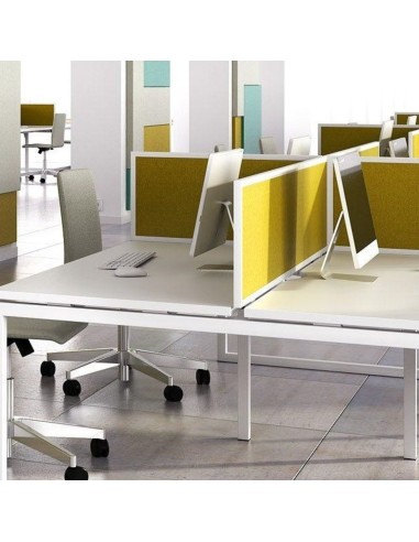 Cloison centrale et frontale NOVA pour bench partagé dans un bureau professionnel.